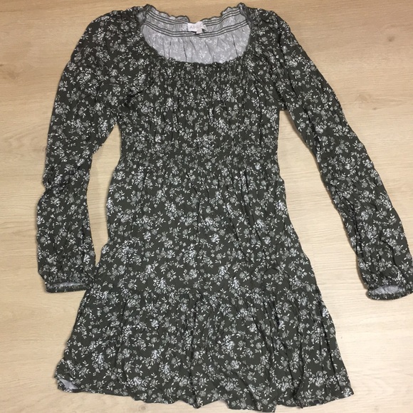 APRICOT Dresses & Skirts - Apricot Women’s olive green & cream floral Long Sleeve Dress US 8 EU M